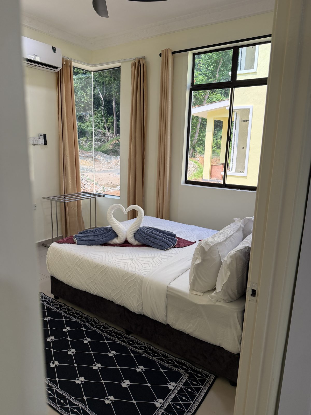 Bedroom with garden views in the 3 Bedroom Oceanfront Villa